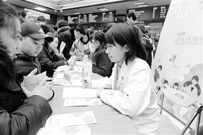 蘭州大學第一醫(yī)院舉行“新年！新高度！”兒童保健義診活動