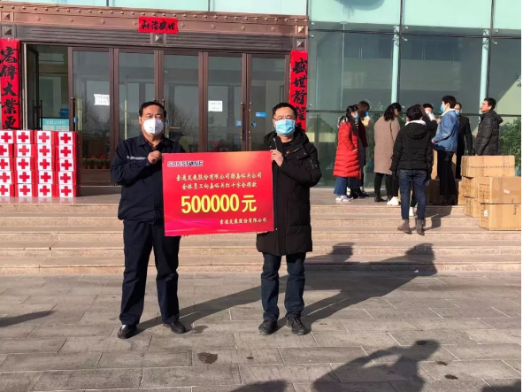 【眾志成城戰(zhàn)勝疫情】你們?cè)谇盀槲覀冋陲L(fēng)擋雨，這點(diǎn)心意請(qǐng)收下！大愛雄關(guān)我們一起前行