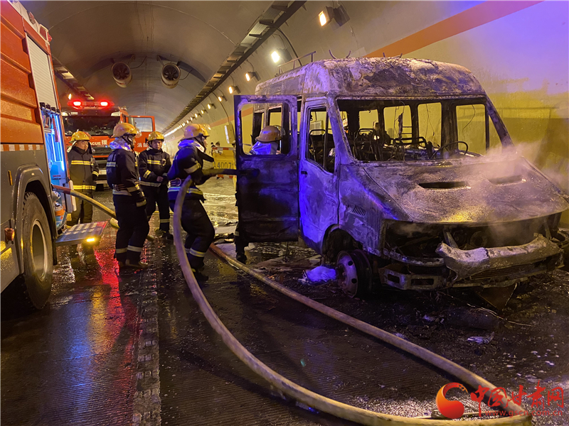 【微視頻】爭分奪秒！蘭州龔家灣消防救援站隧道內(nèi)搶救防疫物資