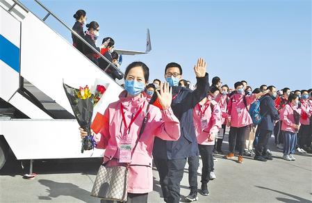逆行出征 踏春歸來——甘肅第五批援助湖北醫(yī)療隊返甘側(cè)記