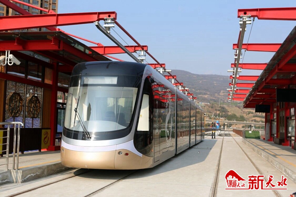 王銳調(diào)研有軌電車(chē)示范線一期工程、工業(yè)博物館等項(xiàng)目建設(shè)情況