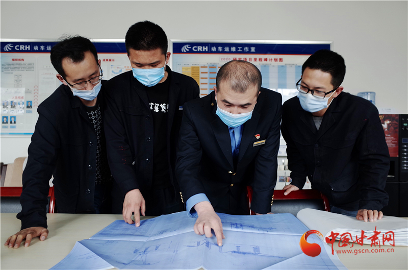 用奮斗的青春護(hù)航高鐵——記全國(guó)鐵路勞動(dòng)模范、蘭西動(dòng)車運(yùn)用所副所長(zhǎng)張學(xué)東