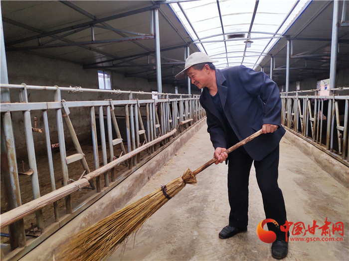 【甘肅省決戰(zhàn)決勝脫貧攻堅】脫貧戶李明堂：脫貧也光榮 幸?？侩p手