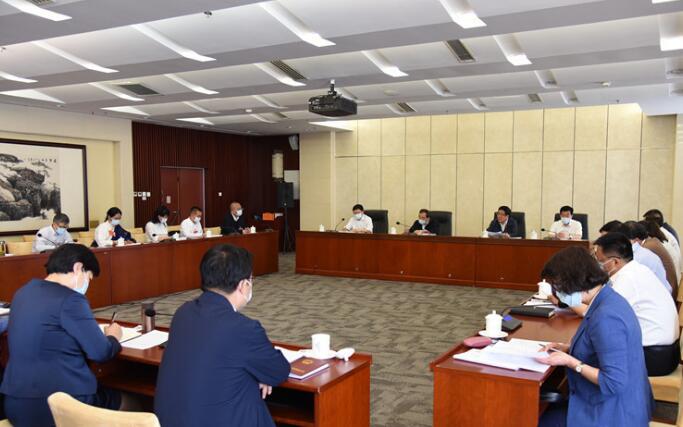 【兩會(huì)快訊】甘肅代表團(tuán)分組審議全國(guó)人大常委會(huì)工作報(bào)告，林鐸參加第一小組會(huì)議并發(fā)言