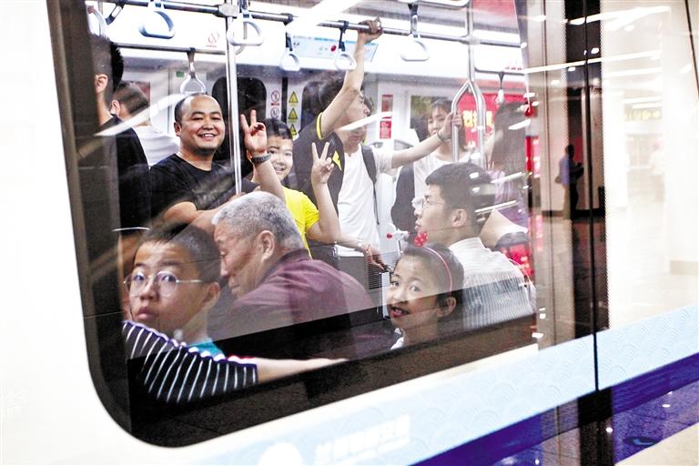 蘭州地鐵1號線準(zhǔn)時(shí)便捷的運(yùn)營服務(wù)贏得市民認(rèn)可