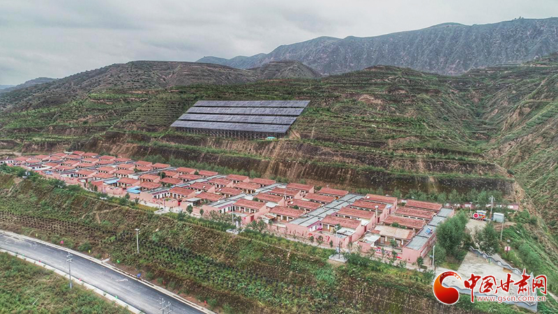 【跟著總書記看甘肅】布楞溝村：水引來(lái)了，路修通了，新農(nóng)村建起來(lái)了（圖）