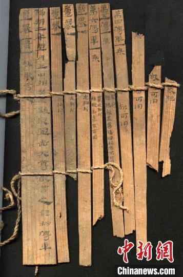 圖為藏于敦煌博物館內(nèi)的漢代簡牘。敦煌市委宣傳部供圖