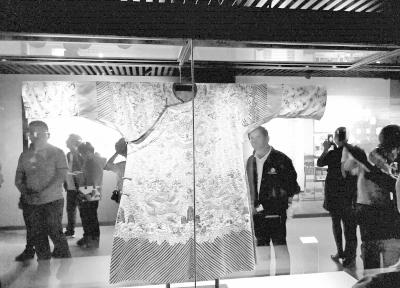 甘肅文化丨嘉慶所賜，被當(dāng)戲服 永登博物館九龍黃袍的前世今生