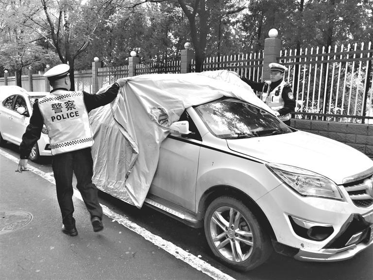 秦州公安交警整治“僵尸車(chē)”