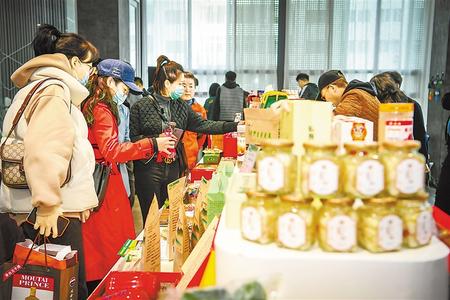 今天，在這里聽榆中的脫貧故事 ——榆中縣“脫貧攻堅宣傳周”發(fā)布活動暨脫貧攻堅主題成就展啟動側記