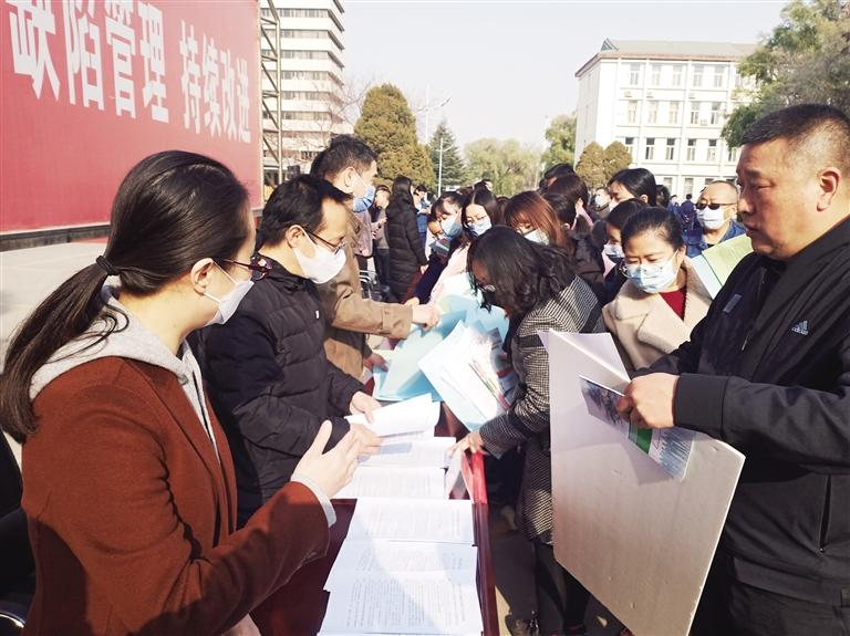 發(fā)揮失業(yè)保險“穩(wěn)定器”和“減壓閥”作用 蘭州市18戶企業(yè)領(lǐng)取穩(wěn)崗返還資金2.48億元