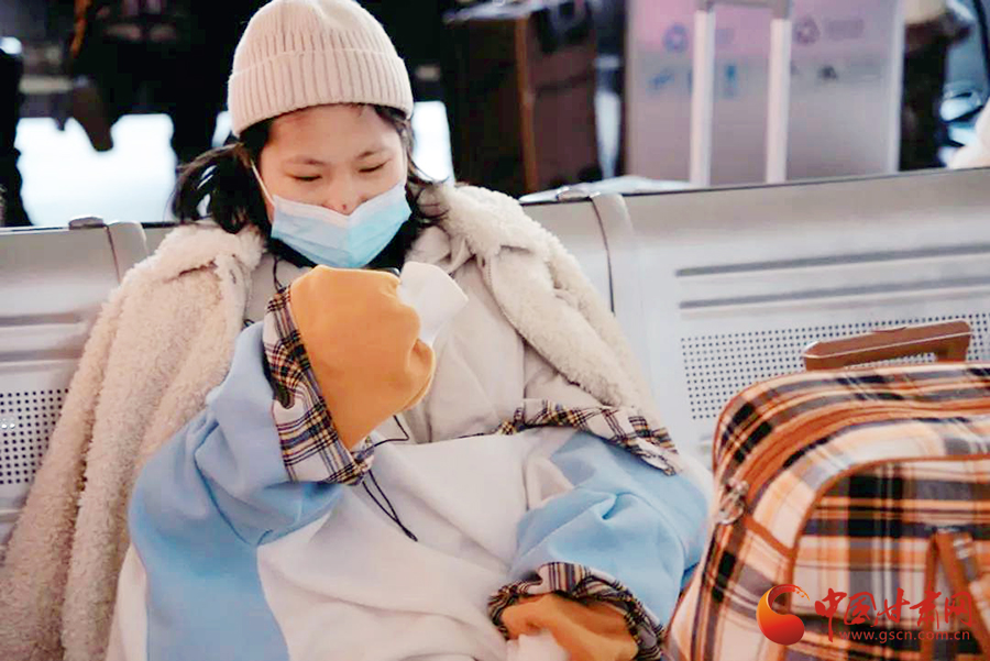 春運(yùn)故事：歸途的車(chē)站，有溫情、愛(ài)情，還有堅(jiān)守