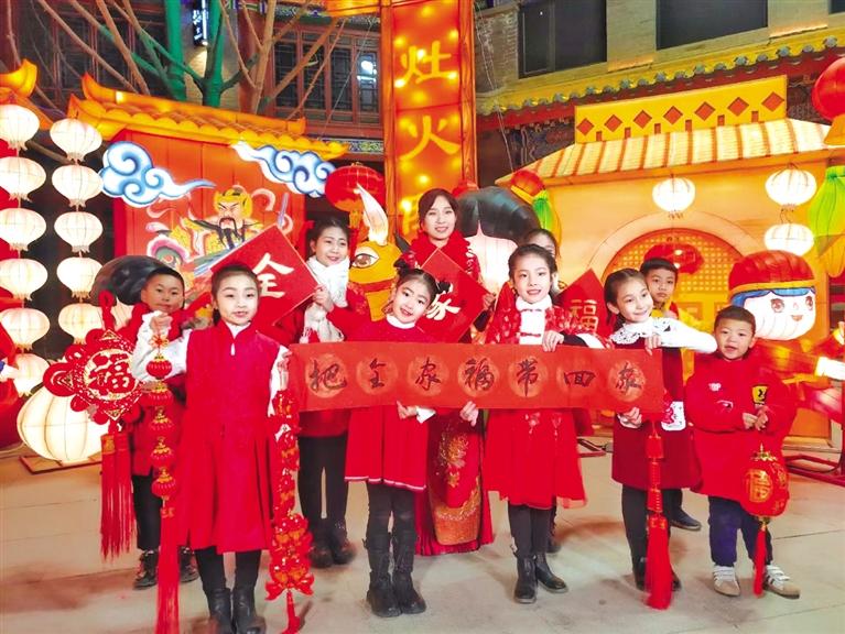 原創(chuàng)音樂電視《全家?！废蛱m州市人民拜年！