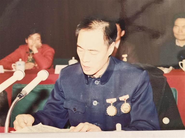 尋訪百名先鋒黨員  他用13年的時(shí)間完成28年的工作量——記“刀具大王”、全國(guó)勞模、蘭州通用機(jī)器廠工人技師蘆聚才