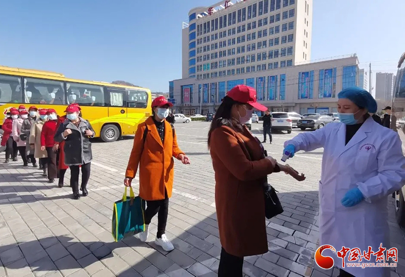 平?jīng)鲮`臺縣：婦聯(lián)念好“三字訣”走出婦女勞務輸轉(zhuǎn)新路子