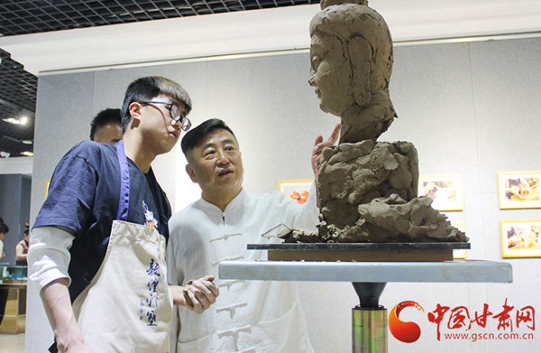 “敦煌之緣·匠人匠心”中國(guó)敦煌·日本福島工藝品寫(xiě)真展亮相敦煌