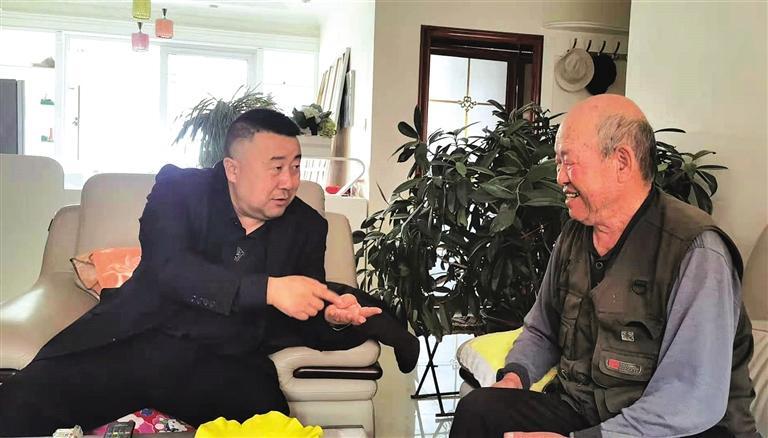 靖遠縣烏蘭鎮(zhèn)東關(guān)村黨支部書記李鴻奎為村民立目標:“老有所養(yǎng) 壯有所用 幼有所教”