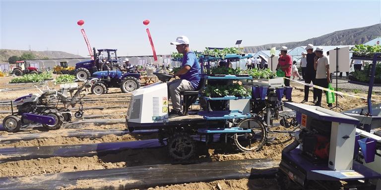 蘭州市榆中縣上半年經(jīng)濟發(fā)展穩(wěn)中向好 工業(yè)總產(chǎn)值增速達(dá)23.6% 社會消費品零售總額同比增長23.43%