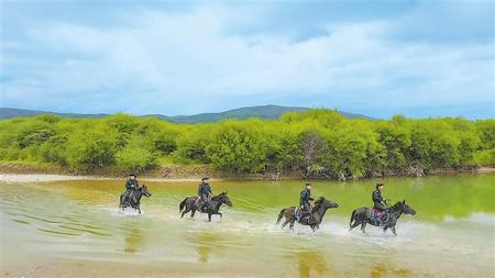 草原騎警，牧民心中的親人——記瑪曲縣公安局草原騎警大隊(duì)