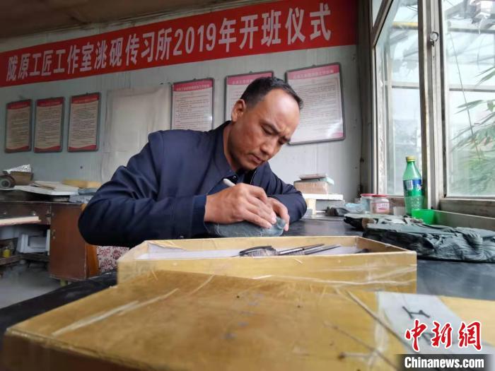 甘肅卓尼洮硯融合文化提升內涵：不只一硯一銘，還要一盒一拓