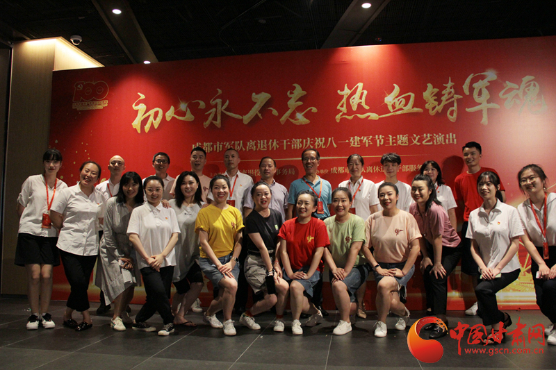 【蘭大新聞學(xué)子重走西北角】不變的軍旅情，不滅的舞臺(tái)夢——記原成都軍區(qū)政治部戰(zhàn)旗文工團(tuán)國家一級演員楊思遠(yuǎn)