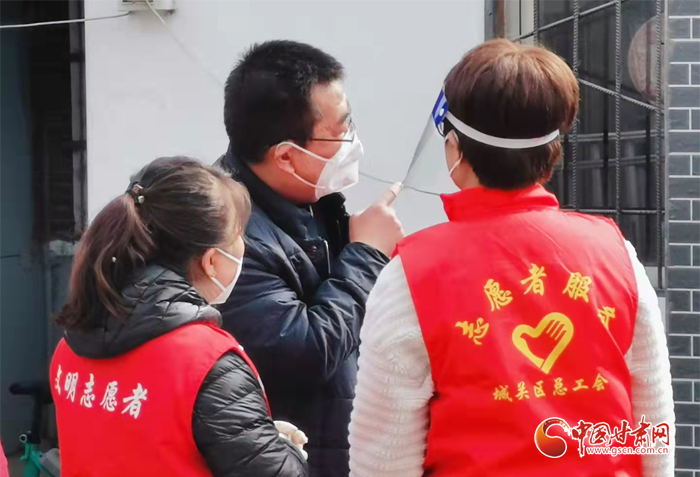 【甘快看·疫情防控最美有你（11）】奔走在“戰(zhàn)疫”一線！有一種力量叫志愿者