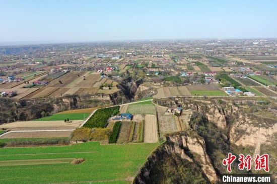 圖為位于甘肅省慶陽市西峰區(qū)境內(nèi)的南佐遺址地貌。(資料圖) 甘肅省文物局供圖