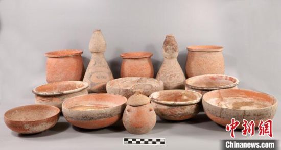 圖為圪垯川遺址出土的器物組合。(資料圖) 甘肅省文物局供圖