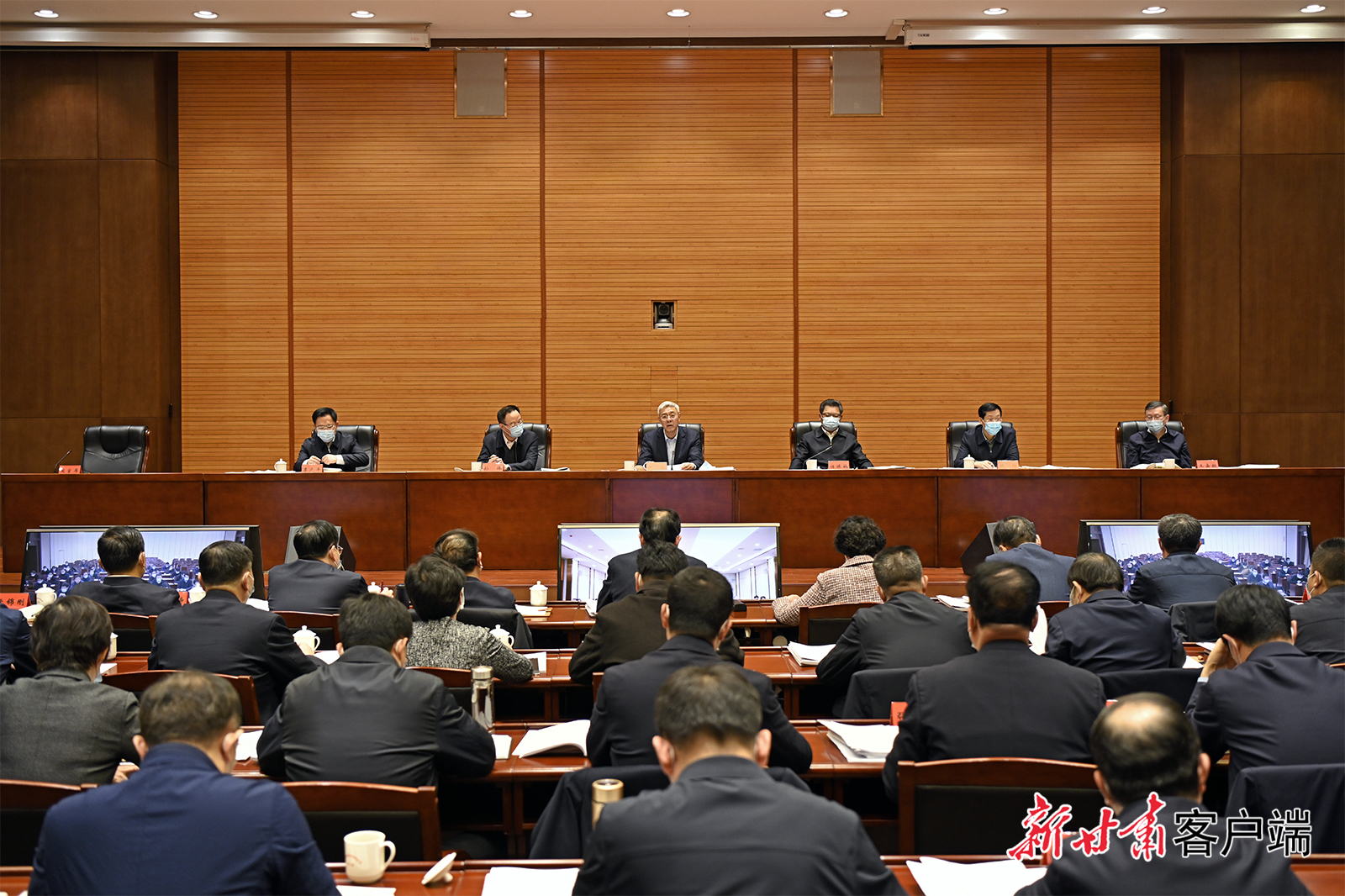 尹弘在省委農(nóng)村工作領(lǐng)導(dǎo)小組會(huì)議上強(qiáng)調(diào)：以深厚為民情懷鞏固拓展脫貧攻堅(jiān)成果，用高度負(fù)責(zé)精神扎實(shí)做好備考迎評(píng)工作