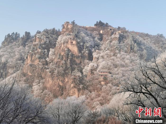 圖為崆峒山霧凇景色。　徐振華 攝