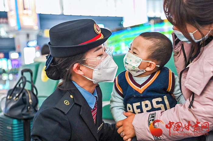 【新春走基層·春運】蘭州車站“寶貝計劃”守護(hù)春運回家路