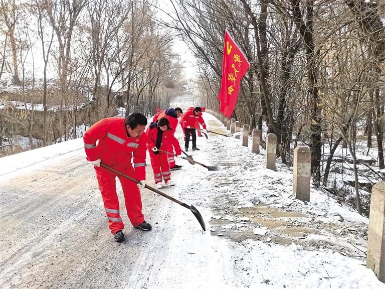 臨夏州東鄉(xiāng)公路段開展“打冰防滑、黨員先行”主題黨日活動(dòng)