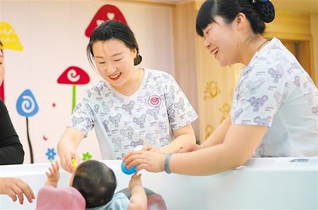 【奮進新征程 巾幗展風(fēng)采】為婦女兒童健康撐起一片藍(lán)天