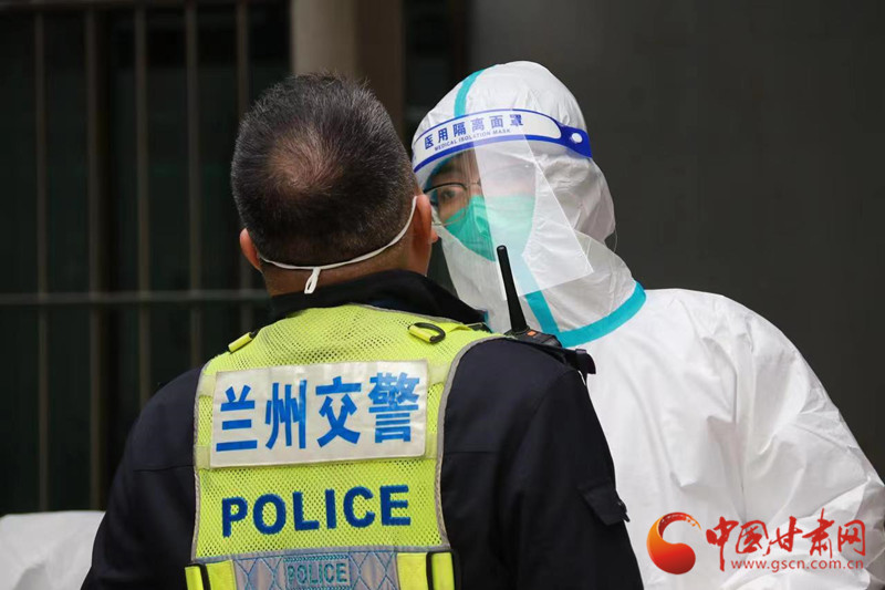 蘭州市公安局交警支隊(duì)城關(guān)大隊(duì)組織開(kāi)展全員核酸檢測(cè)