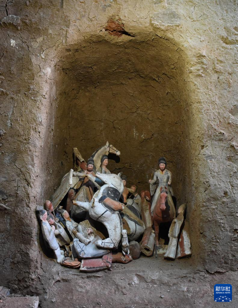 甘肅武威市唐代吐谷渾王族墓葬群慕容智墓墓道壁龕出土儀仗俑群（資料圖）。