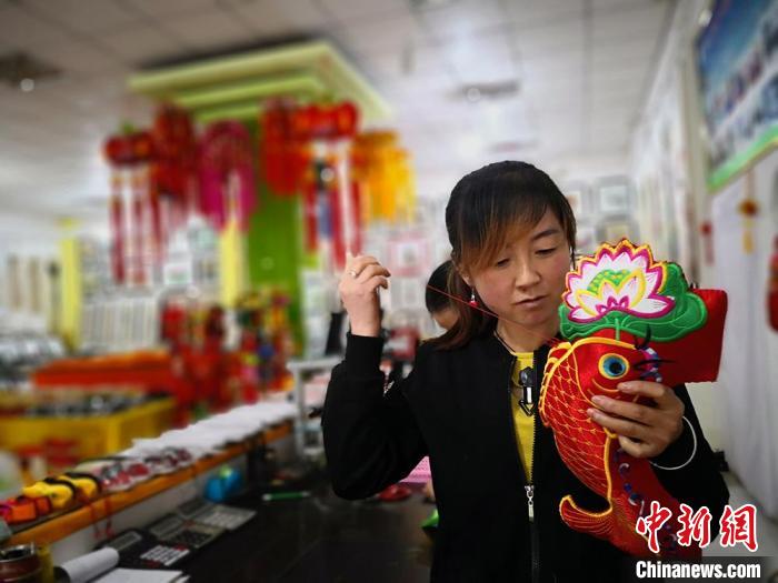 圖為“非遺”產(chǎn)品展示。(資料圖) 魏建軍 攝