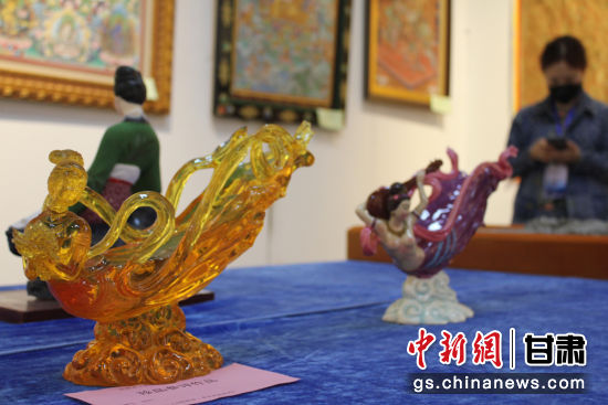 圖為敦煌飛天造型的作品。徐雪 攝