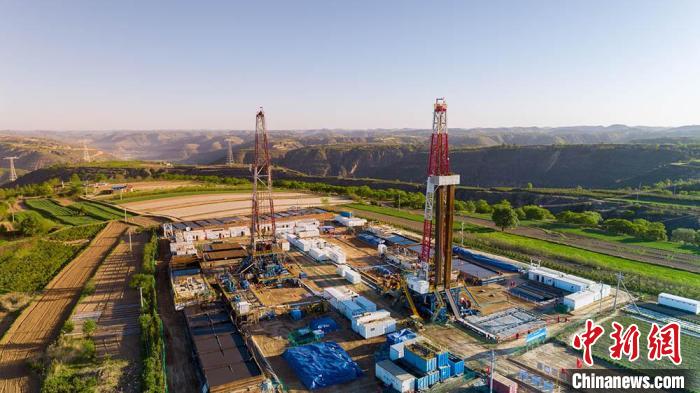 圖為中石油長慶油田慶陽華H60雙機組鉆井現(xiàn)場。(資料圖) 慶陽市委宣傳部供圖