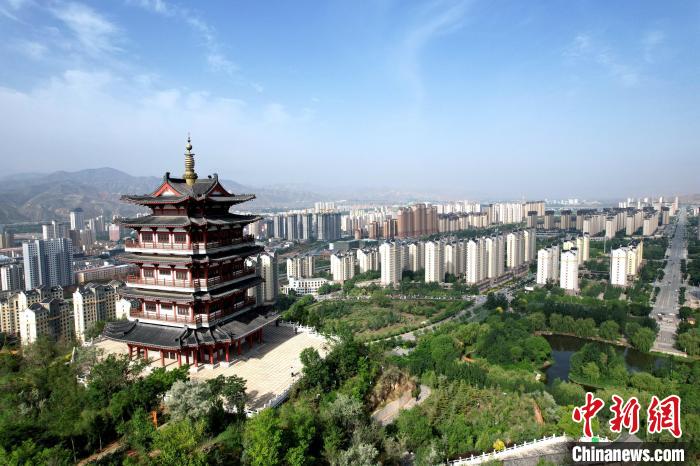 圖為航拍樂都區(qū)朝陽山片區(qū)?！⊙Φ?攝