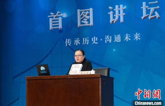 敦煌研究院文化弘揚(yáng)部講解科科長(zhǎng)韓文君。　湖南文藝出版社供圖