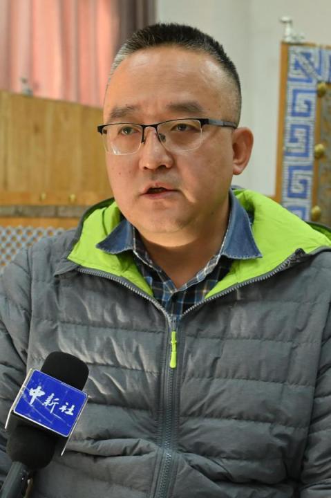 謝焱，甘肅省文物考古研究所副研究館員、考古研究二部主任、田野考古項(xiàng)目負(fù)責(zé)人。主持參與了張家川馬家塬戰(zhàn)國西戎墓地、臨潭磨溝齊家文化墓地等20多項(xiàng)考古調(diào)查、發(fā)掘工作，曾獲得中國國家文物局田野考古二、三等獎(jiǎng)，“十二五”文物保護(hù)科學(xué)和技術(shù)創(chuàng)新二等獎(jiǎng)等榮譽(yù)。