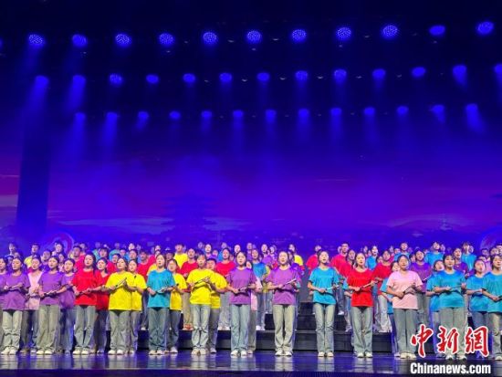 5月28日晚，“詩意甘肅·絲路長風(fēng)三千里”——月出涼州·武威詩會在甘肅省武威市漢唐天馬城舉行。楊娜 攝