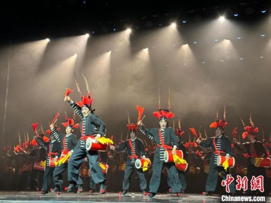 圖為涼州攻鼓子表演。楊娜 攝