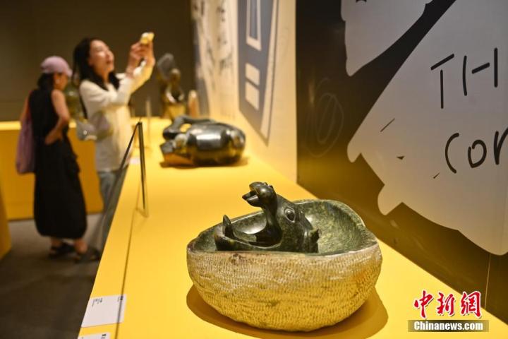 圖為該藝術展展陳的蛇紋石作品《河馬池》。中新社記者 李亞龍 攝