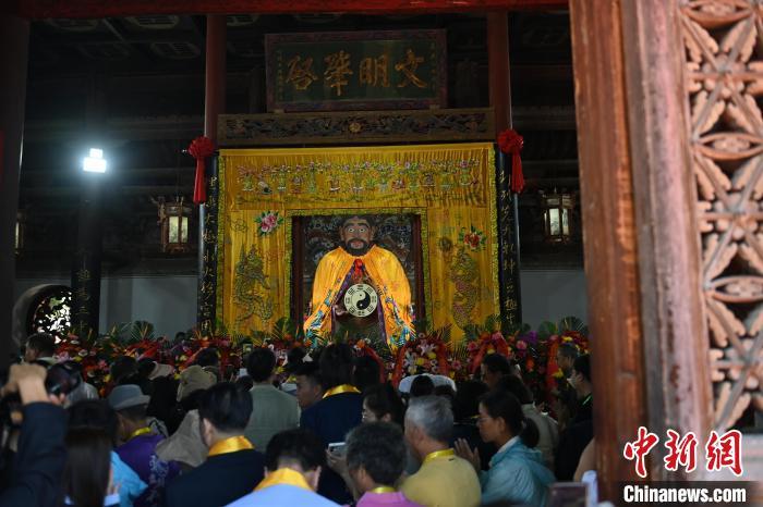 6月21日，2024(甲辰)年公祭中華人文始祖伏羲大典在甘肅天水舉行，來自海峽兩岸及港澳地區(qū)約500人現(xiàn)場共祭中華人文始祖伏羲。中新社記者 李亞龍 攝