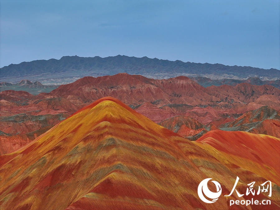 雨后的七彩丹霞，顏色格外艷麗。人民網(wǎng)記者 李根攝