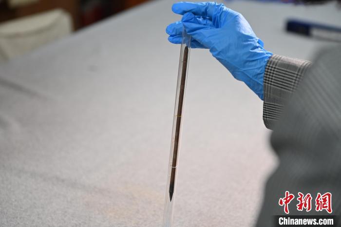 2024年5月7日，甘肅省博物館館藏國(guó)寶級(jí)文物“白馬作”毛筆。李亞龍　攝