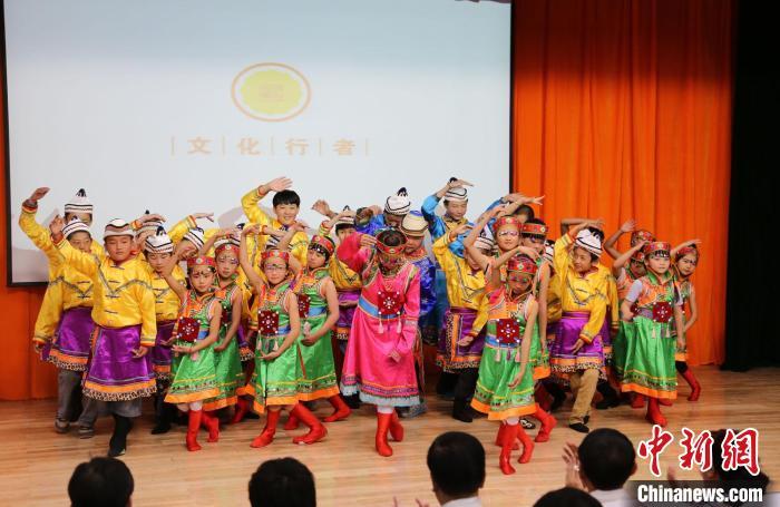 圖為蘭州大學(xué)文化行者團(tuán)隊(duì)走進(jìn)民族社區(qū)，開展系列活動(dòng)。(資料圖)蘭州大學(xué)供圖